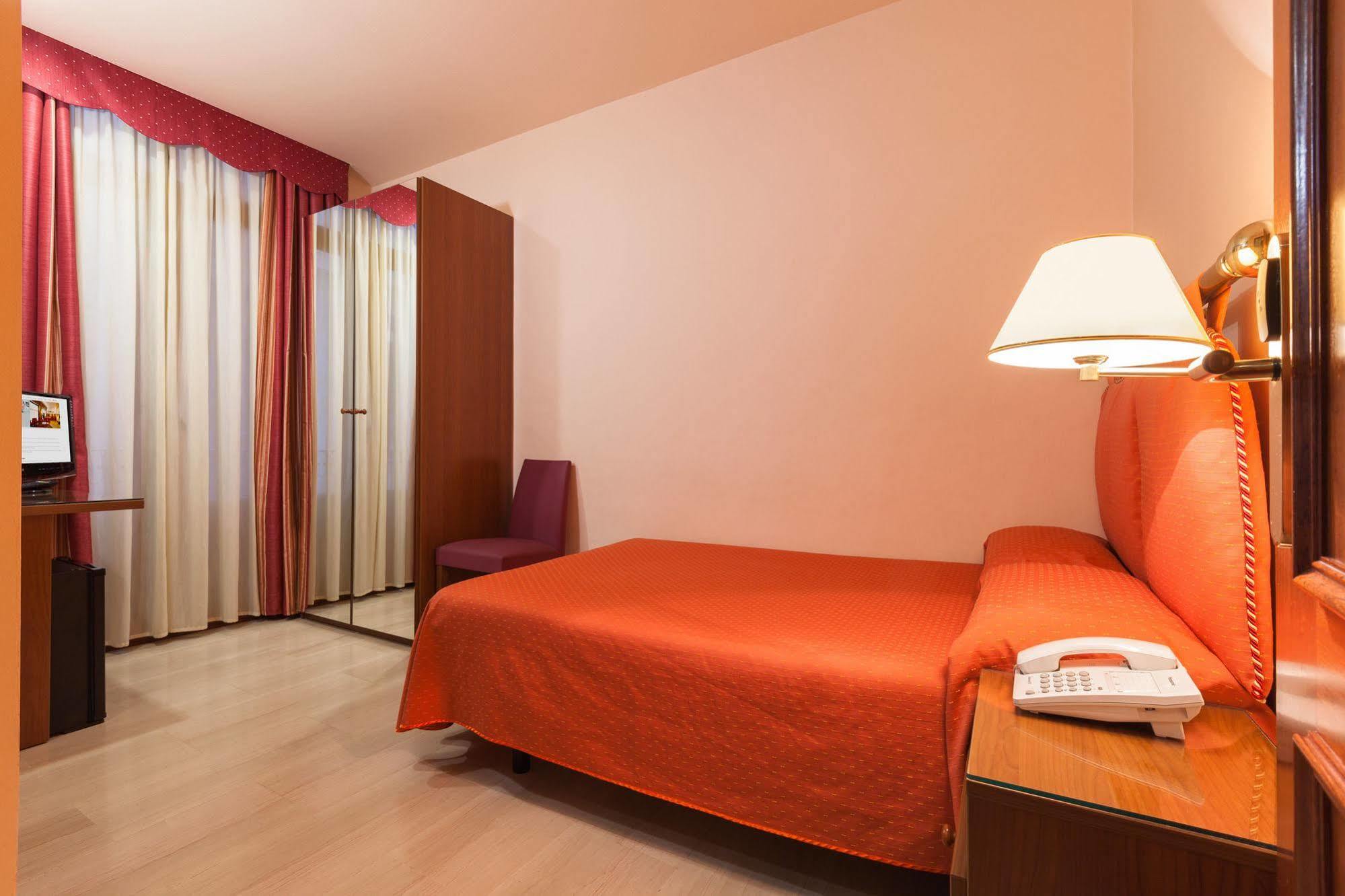 Alba Hotel Barcelona Luaran gambar